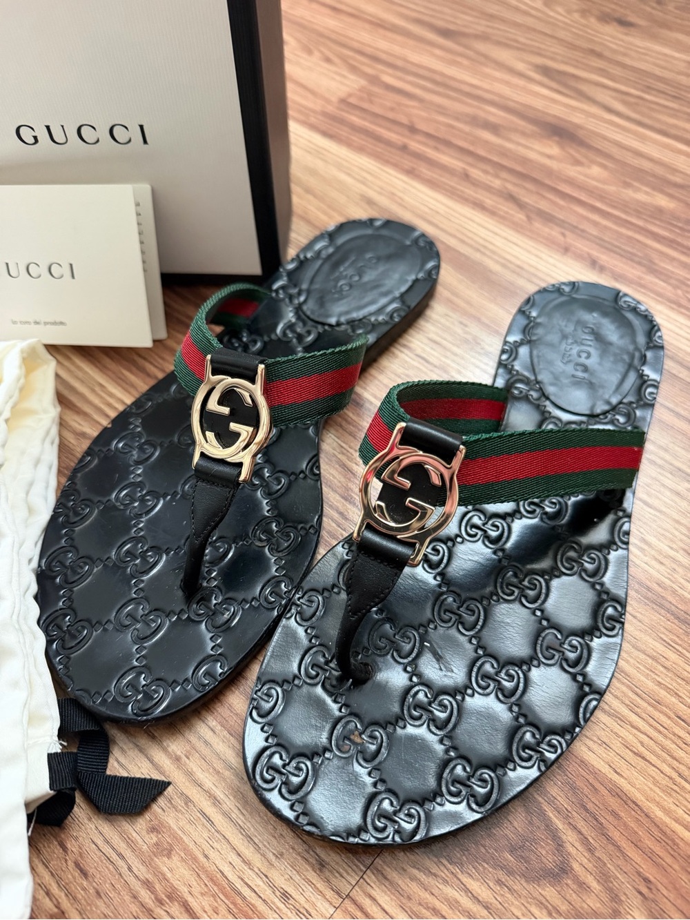 Women’s Gucci Black Embossed GG Leather Thong Sandals with Red-Green Web Size 7 - Picture 3 of 10